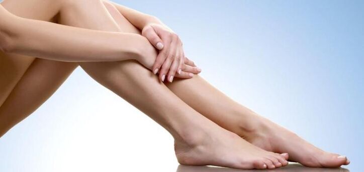 Υγιή γυναικεία πόδια